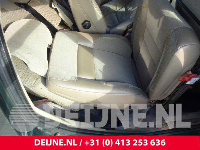 Volvo 850 Estate 2.5i 10V Samochód złomowany (1996, Zielony)