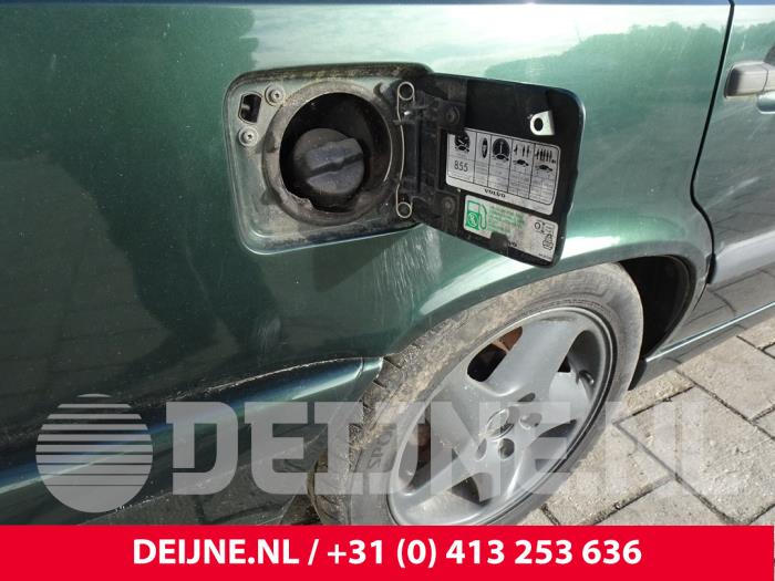 Volvo 850 Estate 2.5i 10V Samochód złomowany (1996, Zielony)