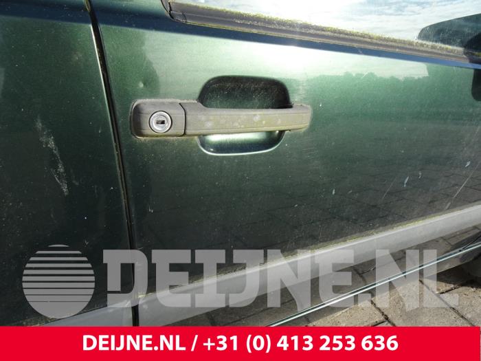 Volvo 850 Estate 2.5i 10V Samochód złomowany (1996, Zielony)