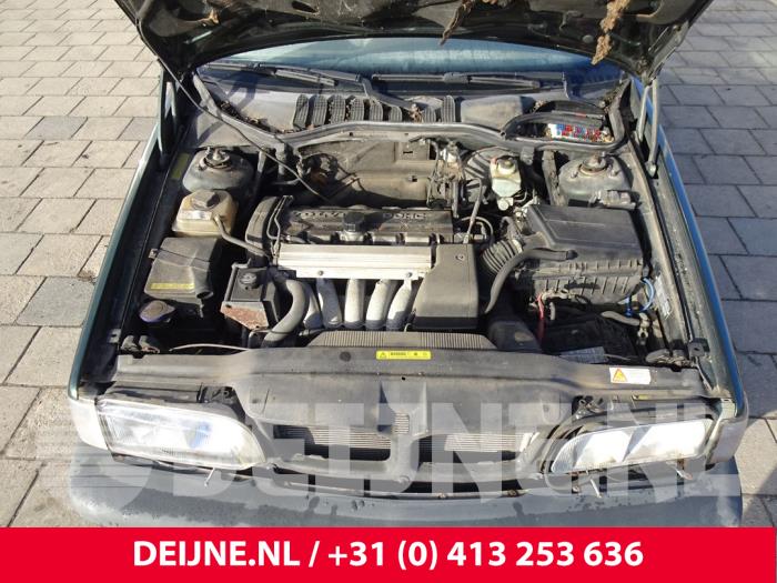 Volvo 850 Estate 2.5i 10V Samochód złomowany (1996, Zielony)