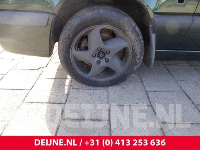 Volvo 850 Estate 2.5i 10V Samochód złomowany (1996, Zielony)