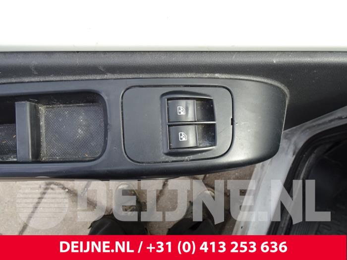 Peugeot Bipper 1.4 HDi Samochód złomowany (2008, Granit)