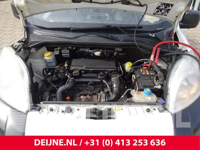 Peugeot Bipper 1.4 HDi Samochód złomowany (2008, Granit)