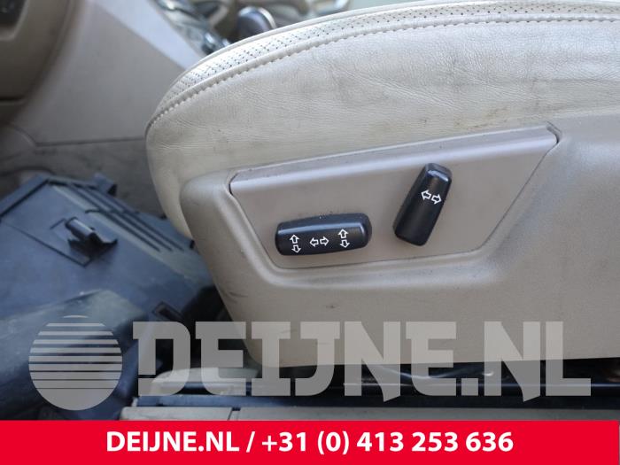 Volvo XC90 I 2.4 D5 20V Sloopvoertuig (2006, Donker, Blauw)