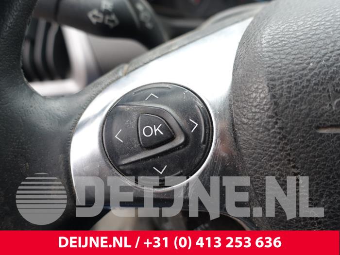 Ford Transit Custom 2.2 TDCi 16V Skrotfordon (2015, WIT)