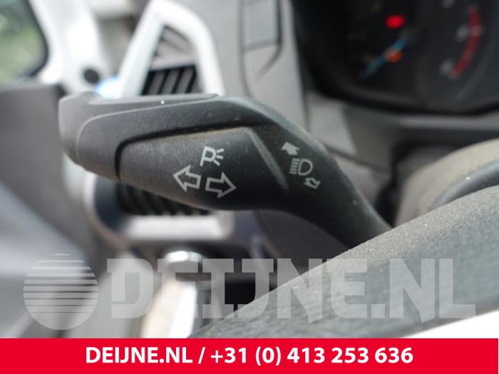 Ford Transit Custom 2.2 TDCi 16V Skrotfordon (2015, WIT)