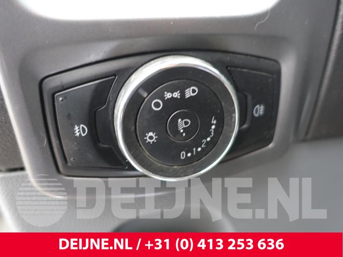 Ford Transit Custom 2.2 TDCi 16V Skrotfordon (2015, WIT)