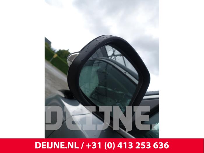 Volvo V40 2.0 T2 16V Samochód złomowany (2016, Szary)