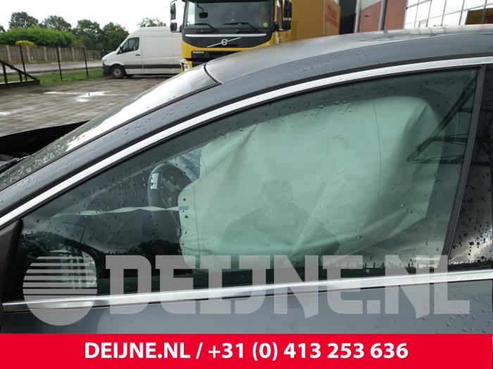 Volvo V40 2.0 T2 16V Samochód złomowany (2016, Szary)