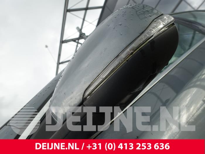 Volvo V40 2.0 T2 16V Samochód złomowany (2016, Szary)