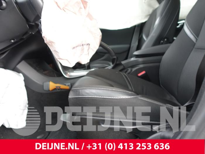 Volvo V40 2.0 T2 16V Samochód złomowany (2016, Szary)