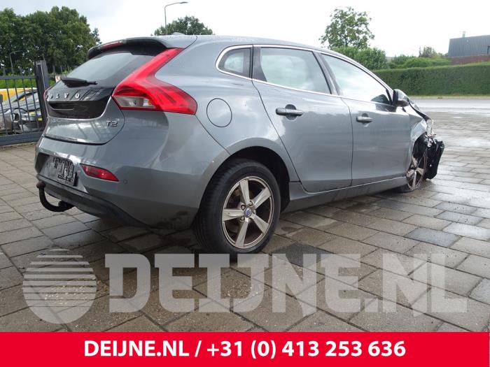 Volvo V40 2.0 T2 16V Samochód złomowany (2016, Szary)