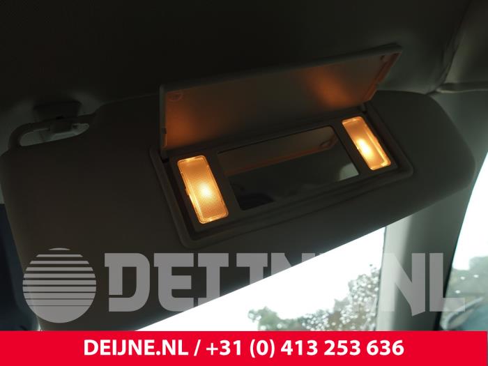 Volvo V40 2.0 T2 16V Samochód złomowany (2016, Szary)