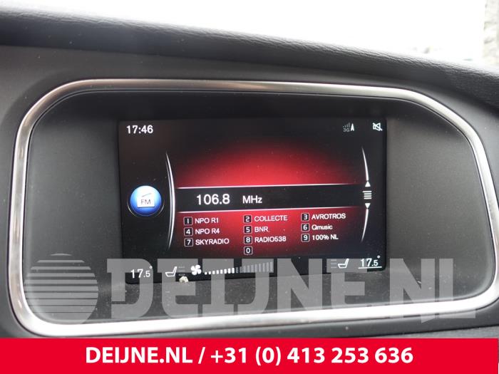 Volvo V40 2.0 T2 16V Samochód złomowany (2016, Szary)