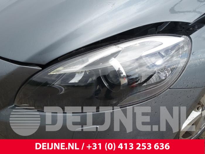 Volvo V40 2.0 T2 16V Samochód złomowany (2016, Szary)