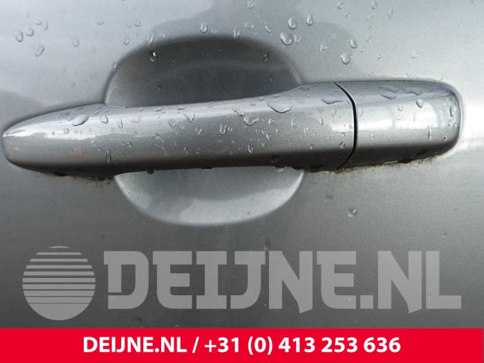 Volvo V40 2.0 T2 16V Samochód złomowany (2016, Szary)