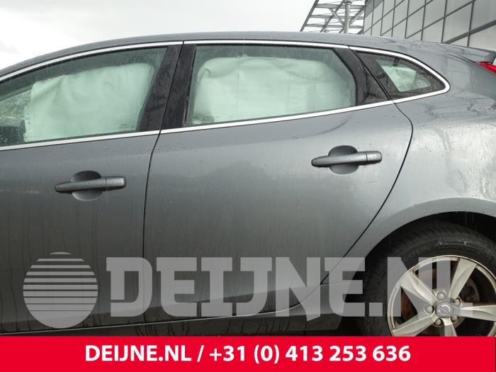 Volvo V40 2.0 T2 16V Samochód złomowany (2016, Szary)