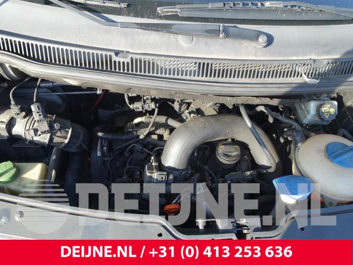 Volkswagen Transporter T5 2.0 TDI DRF Samochód złomowany (2013, Bialy)