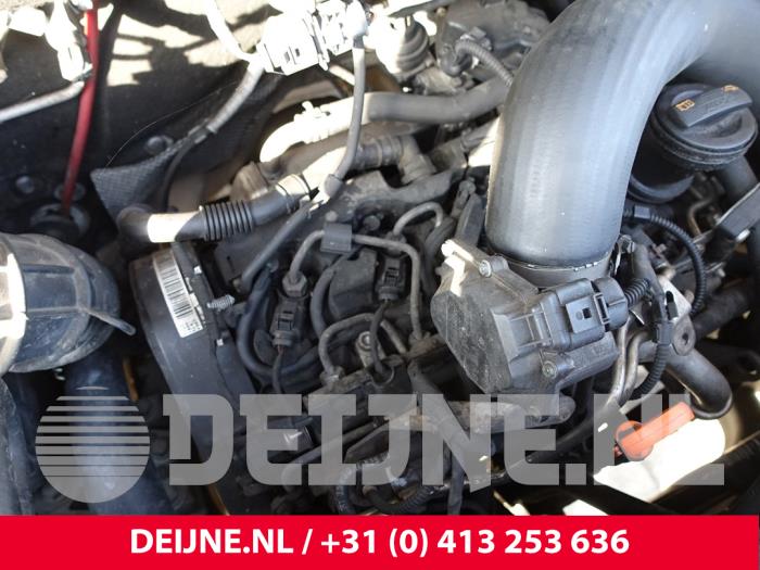 Volkswagen Transporter T5 2.0 TDI DRF Samochód złomowany (2013, Bialy)