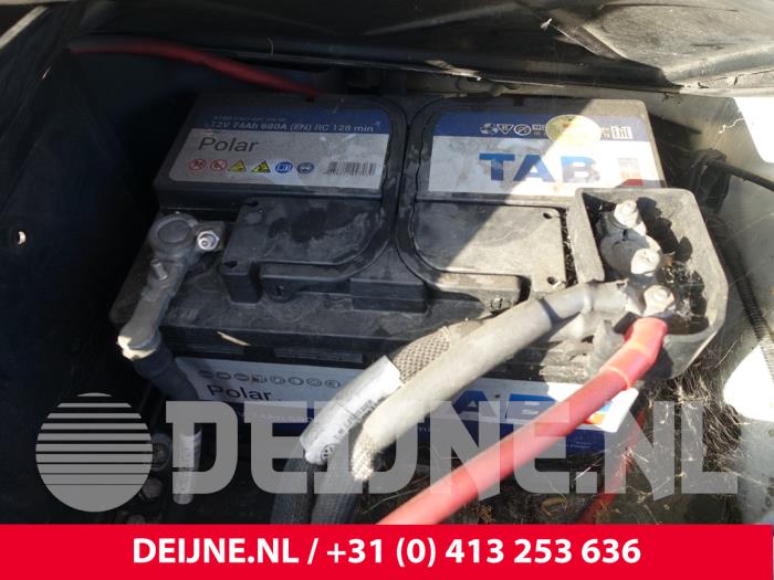 Volkswagen Transporter T5 2.0 TDI DRF Samochód złomowany (2013, Bialy)