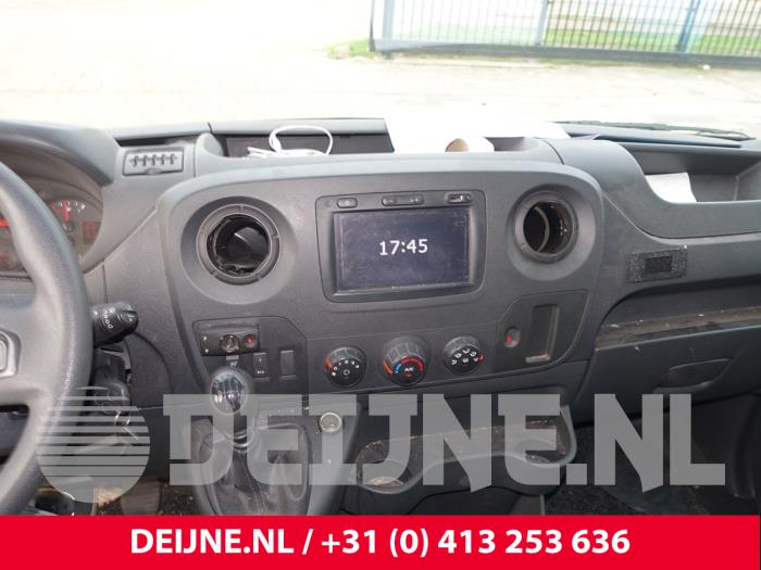 Renault Master III 2.3 dCi 125 16V FWD Skrotfordon (2019, GROEN)