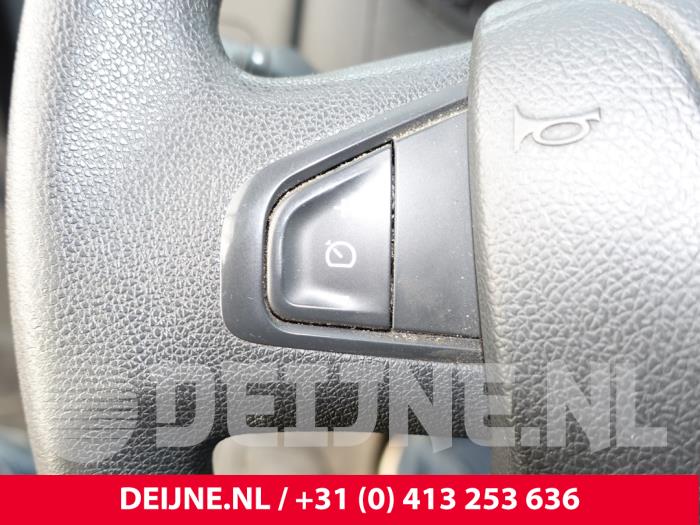 Renault Master III 2.3 dCi 125 16V FWD Skrotfordon (2019, GROEN)