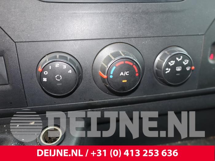 Renault Master III 2.3 dCi 125 16V FWD Skrotfordon (2019, GROEN)