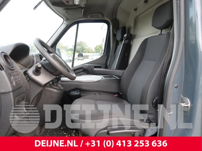 Renault Master III 2.3 dCi 125 16V FWD Skrotfordon (2019, GROEN)