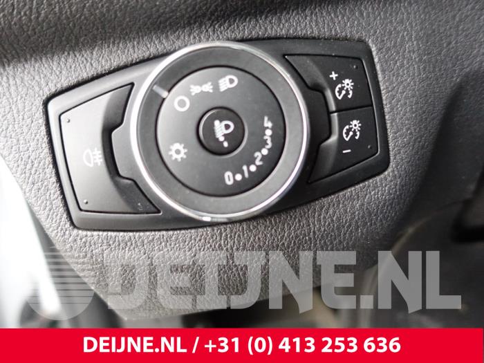 Ford Transit Courier 1.5 TDCi 75 Skrotfordon (2016, WIT)