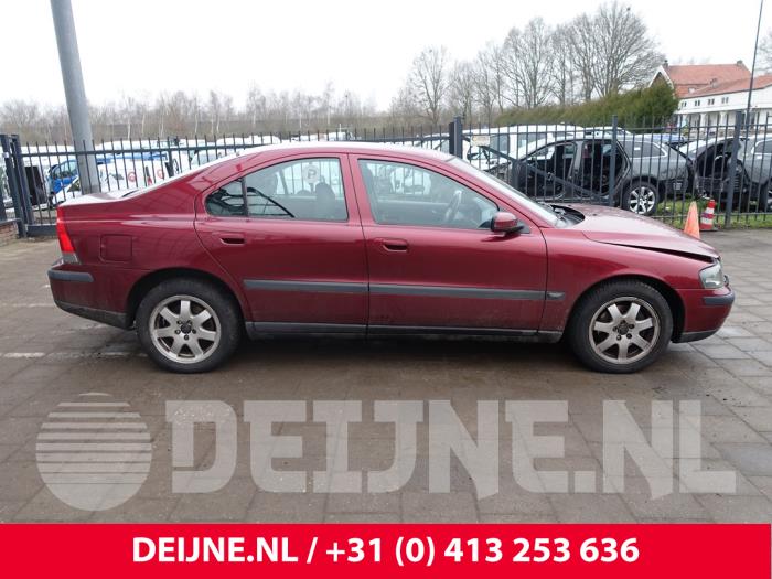 Volvo S60 I 2.4 20V 140 Skrotfordon (2003, ROOD)