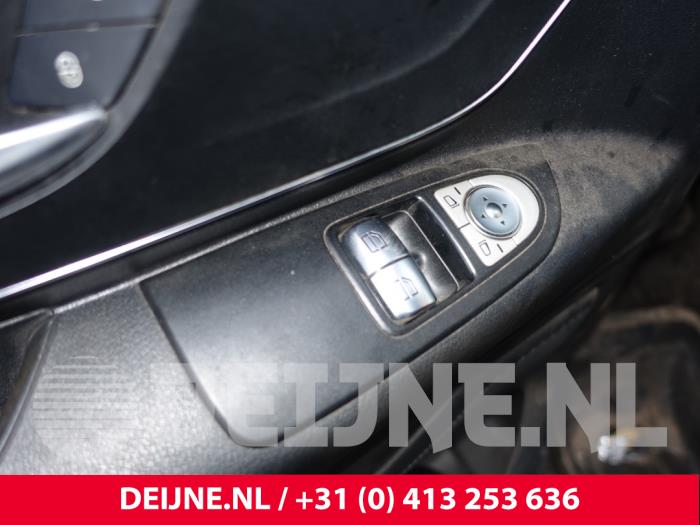 Mercedes Vito 2.2 114 CDI 16V Skrotfordon (2019, ZWART)