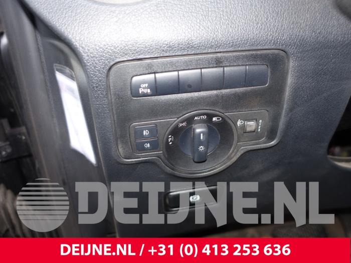 Mercedes Vito 2.2 114 CDI 16V Skrotfordon (2019, ZWART)