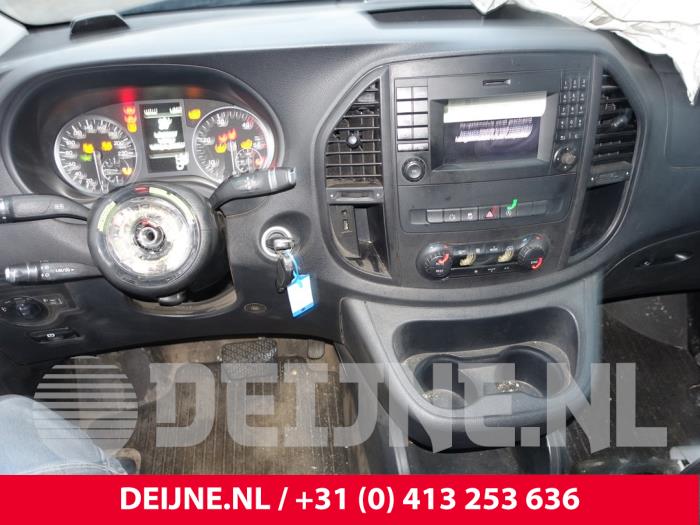Mercedes Vito 2.2 114 CDI 16V Skrotfordon (2019, ZWART)