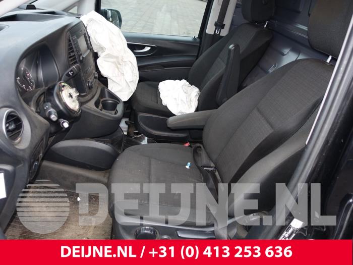 Mercedes Vito 2.2 114 CDI 16V Skrotfordon (2019, ZWART)