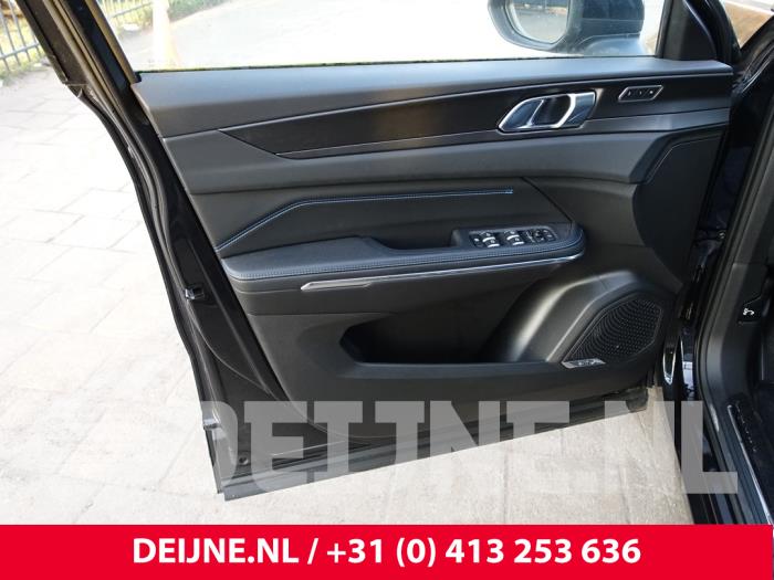 Lynk & Co 01 1.5 PHEV Skrotfordon (2023, ZWART)