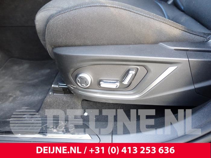 Lynk & Co 01 1.5 PHEV Skrotfordon (2023, ZWART)