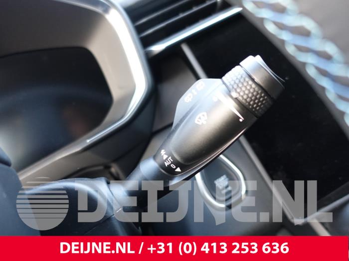 Lynk & Co 01 1.5 PHEV Skrotfordon (2023, ZWART)