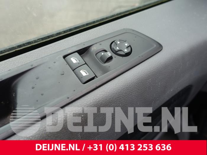 Peugeot Expert 2.0 Blue HDi 120 16V Sloopvoertuig (2017, Donker, Grijs)