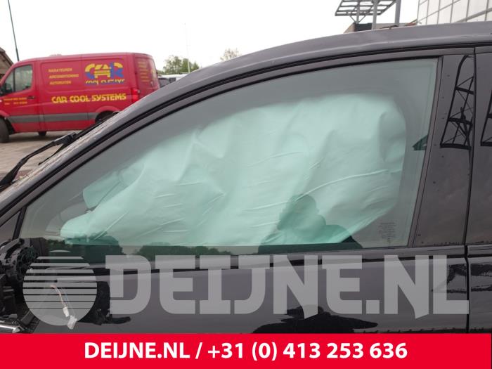 Volvo C40 Recharge Recharge Twin 78 kWh Skrotfordon (2023, ZWART)