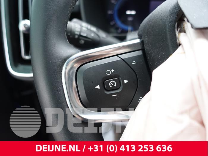 Volvo C40 Recharge Recharge Twin 78 kWh Skrotfordon (2023, ZWART)