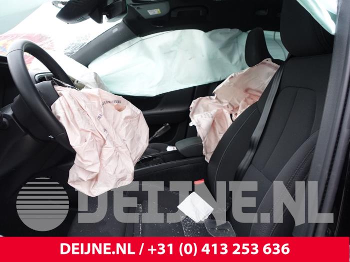 Volvo C40 Recharge Recharge Twin 78 kWh Skrotfordon (2023, ZWART)