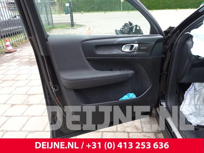 Volvo C40 Recharge Recharge Twin 78 kWh Skrotfordon (2023, ZWART)