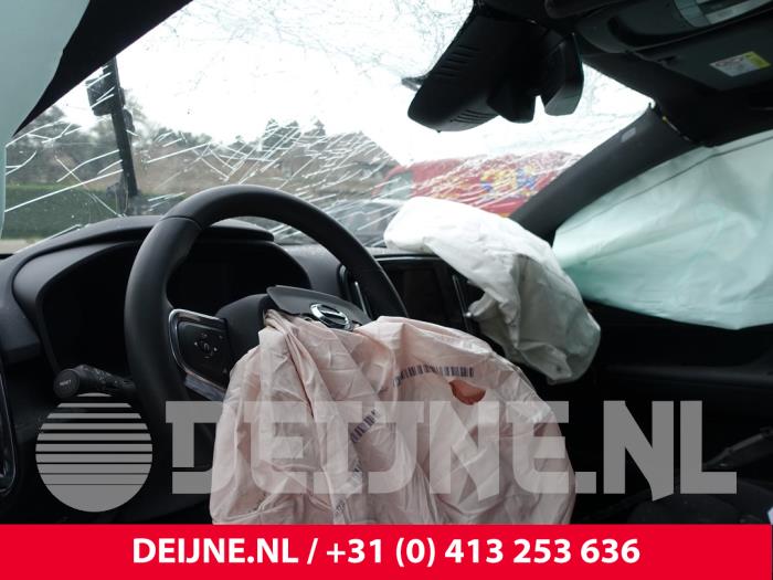 Volvo C40 Recharge Recharge Twin 78 kWh Skrotfordon (2023, ZWART)