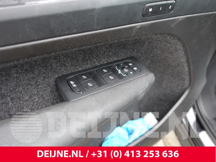 Volvo C40 Recharge Recharge Twin 78 kWh Skrotfordon (2023, ZWART)