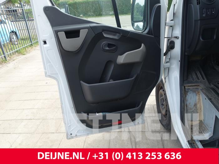 Renault Master III 2.3 dCi 125 16V FWD Samochód złomowany (2015, Bialy)