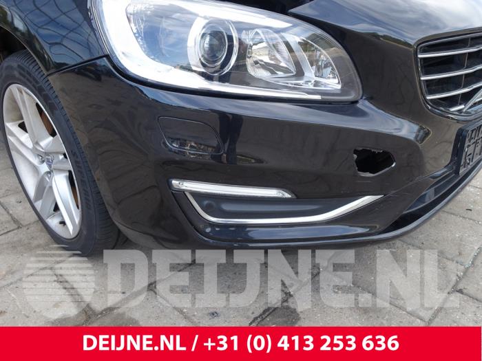 Volvo V60 I 2.4 D6 20V Plug-in Hybrid AWD Skrotfordon (2014, ZWART)