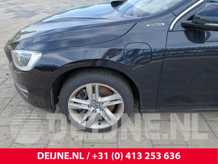 Volvo V60 I 2.4 D6 20V Plug-in Hybrid AWD Skrotfordon (2014, ZWART)