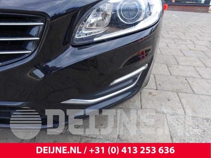 Volvo V60 I 2.4 D6 20V Plug-in Hybrid AWD Skrotfordon (2014, ZWART)
