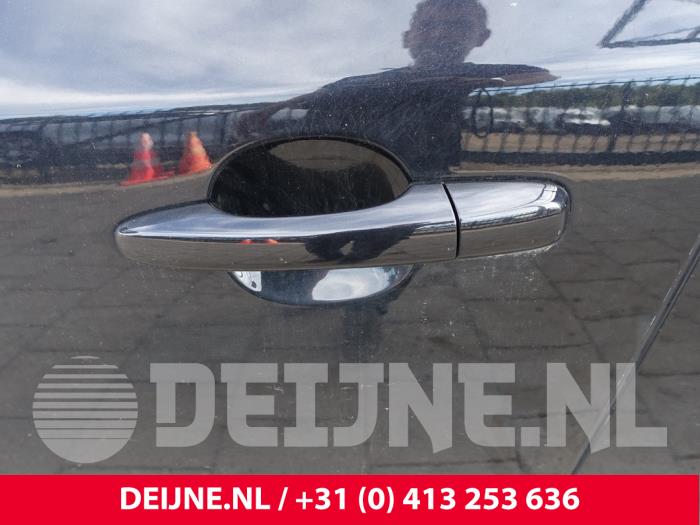 Volvo V60 I 2.4 D6 20V Plug-in Hybrid AWD Skrotfordon (2014, ZWART)