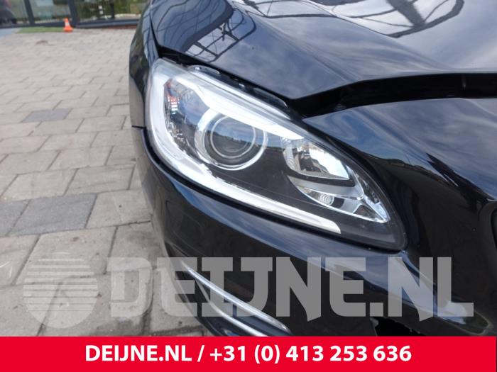 Volvo V60 I 2.4 D6 20V Plug-in Hybrid AWD Skrotfordon (2014, ZWART)